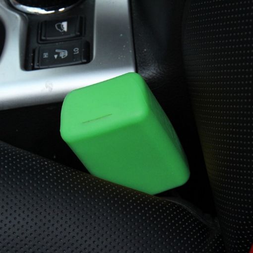 Green Safe Rubber Car Seat Belt Clips Locking Buckles Protective Cover - 1